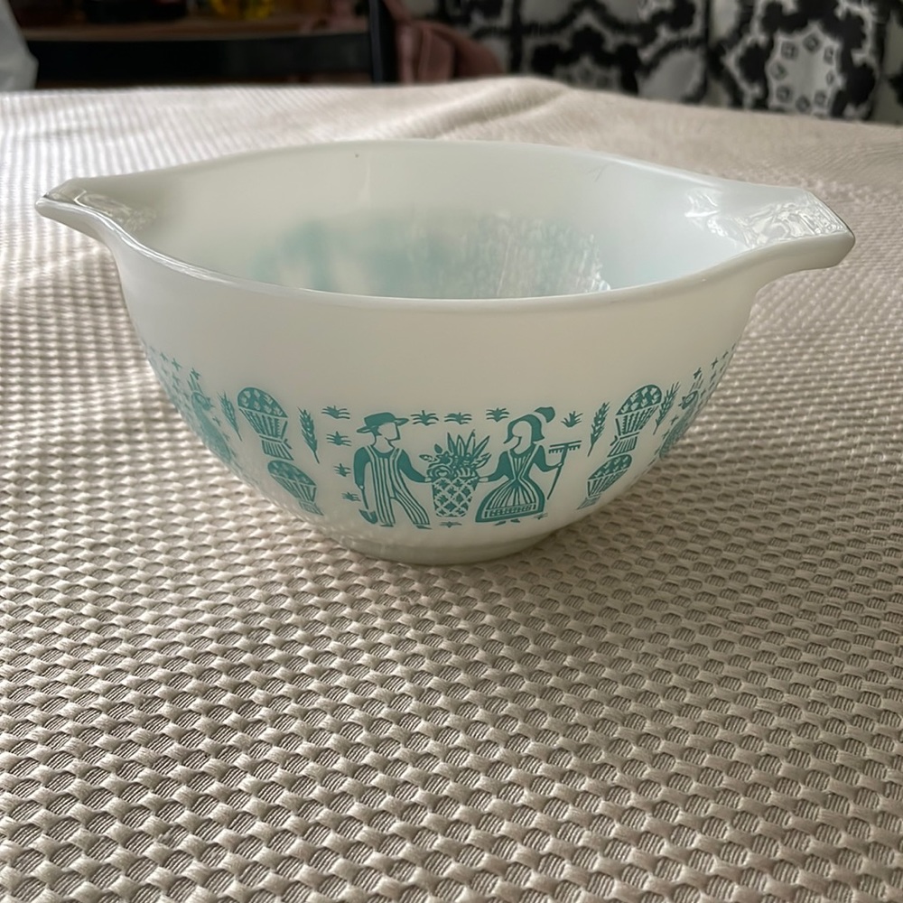 Pyrex Aqua Amish Butterprint Bowl